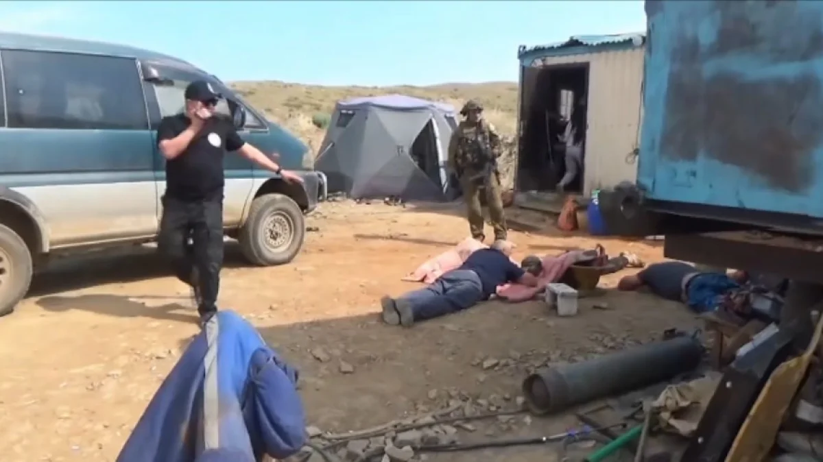 Абай облысында заңсыз алтын өндіріп жатқан топ «жұмыс үстінде» ұсталды
