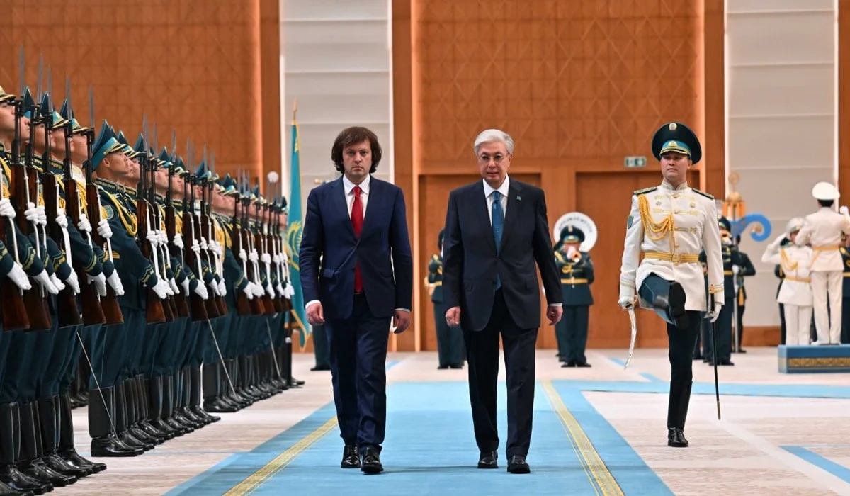 Тоқаев Тәуелсіздік сарайында Грузия премьер-министрін қарсы алды