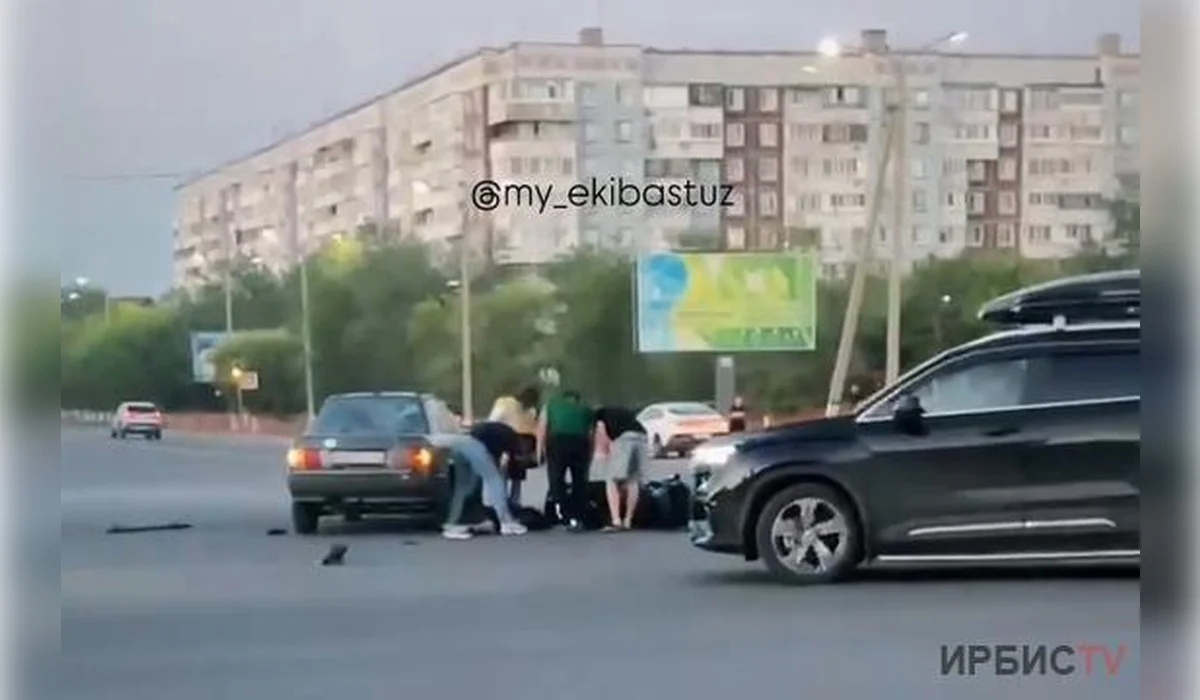 Екібастұзда скутермен келе жатқан 15 жастағы жасөспірімді көлік қағып кетті