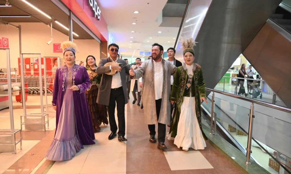 Ұлттық домбыра күні: шеру Mega Planet Shymkent ойын-сауық орталығында жалғасты