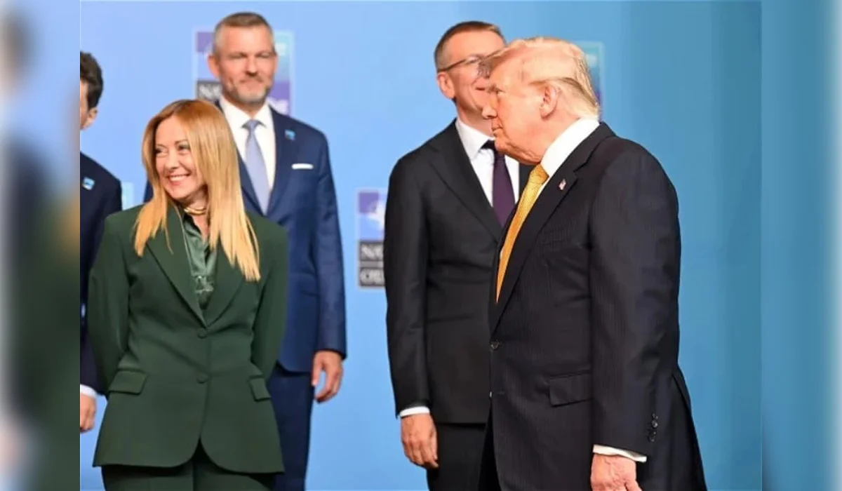 Джорджия Мелони Анкарадағы бірлескен фотосессия кезінде Трамптан теріс айналды
