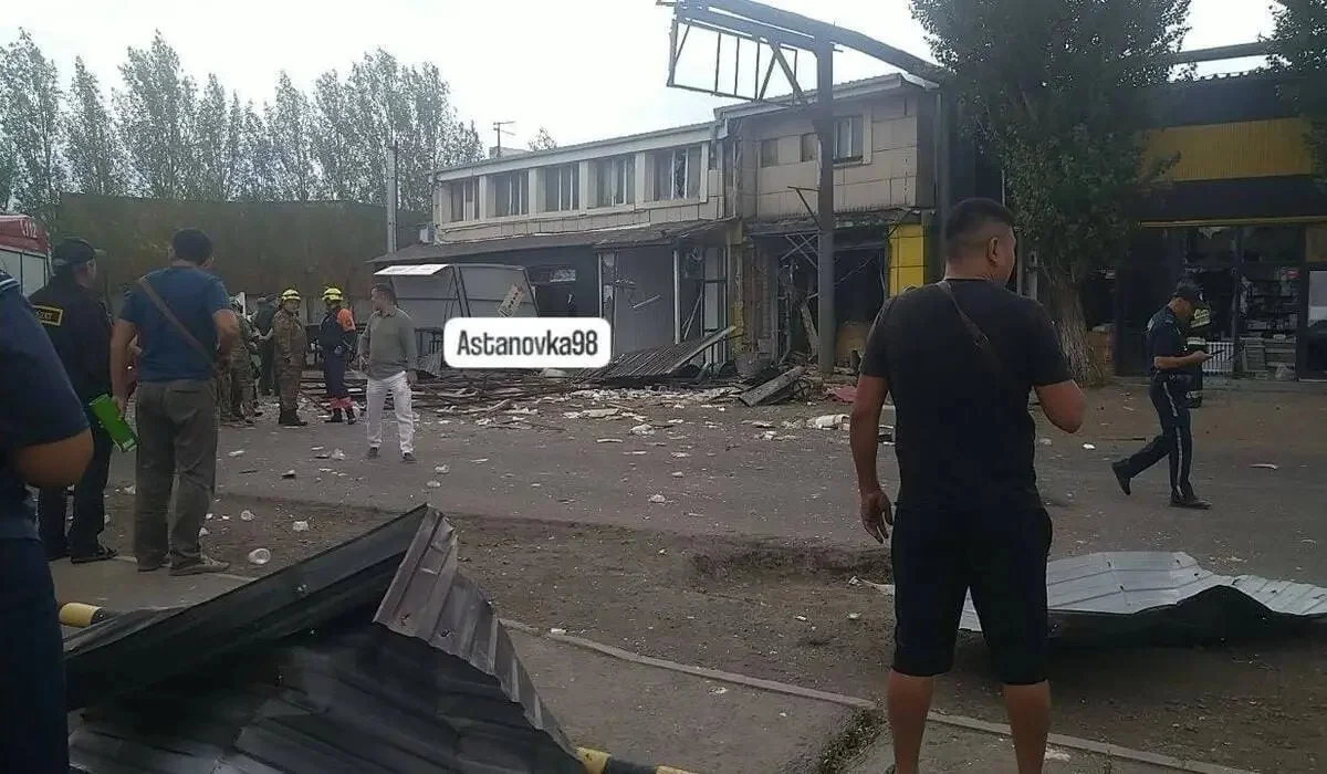 Астанада самса пісіретін дәмханада баллон жарылып, үш адам жараланды (ВИДЕО)