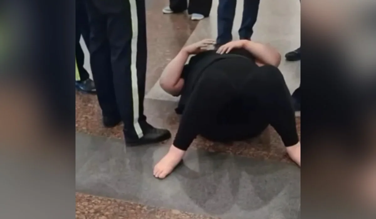 Астана-Шымкент рейсінде ішіп алған мас әйел боқтап, жұрттың мазасын алды (ВИДЕО)