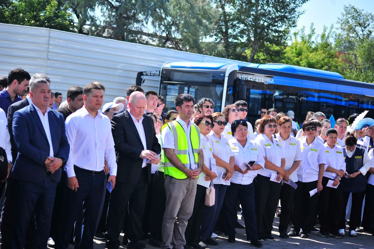 «Әділет» партиясы қоғамдық көлік саласының қызметкерлерімен кездесті