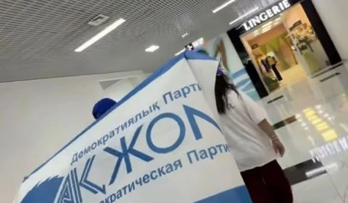 «Ақ жол» партиясы Kostanay Plaza СОО-да ақпараттық-насихат акциясын өткізді
