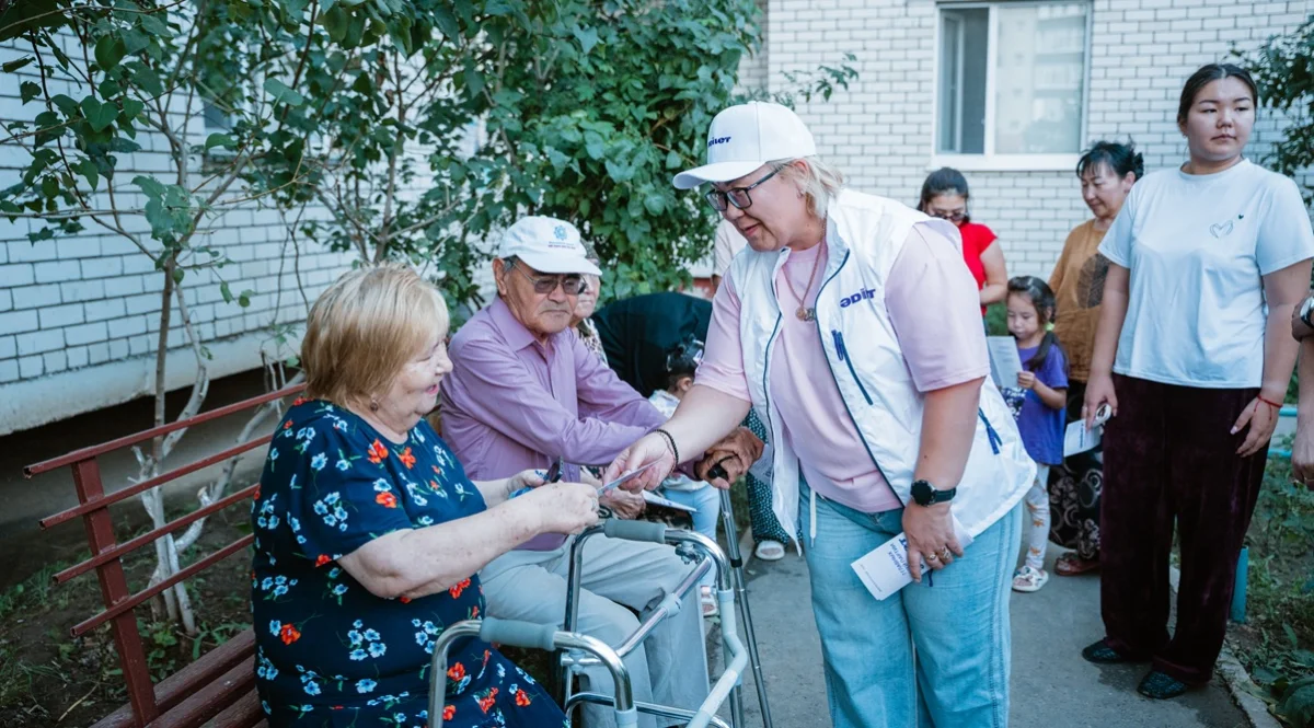 Жол, зейнетақы және су тапшылығы: «Әділет» өкілдерімен кездесуде үш өңір тұрғындары қандай мәселелерді көтерді?