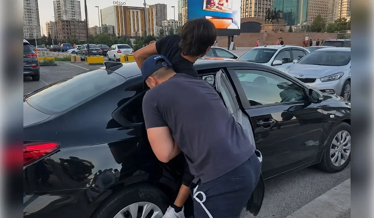 Атырау алаңындағы ұстау сәті видеоға түсті: полиция мән-жайды түсіндірді