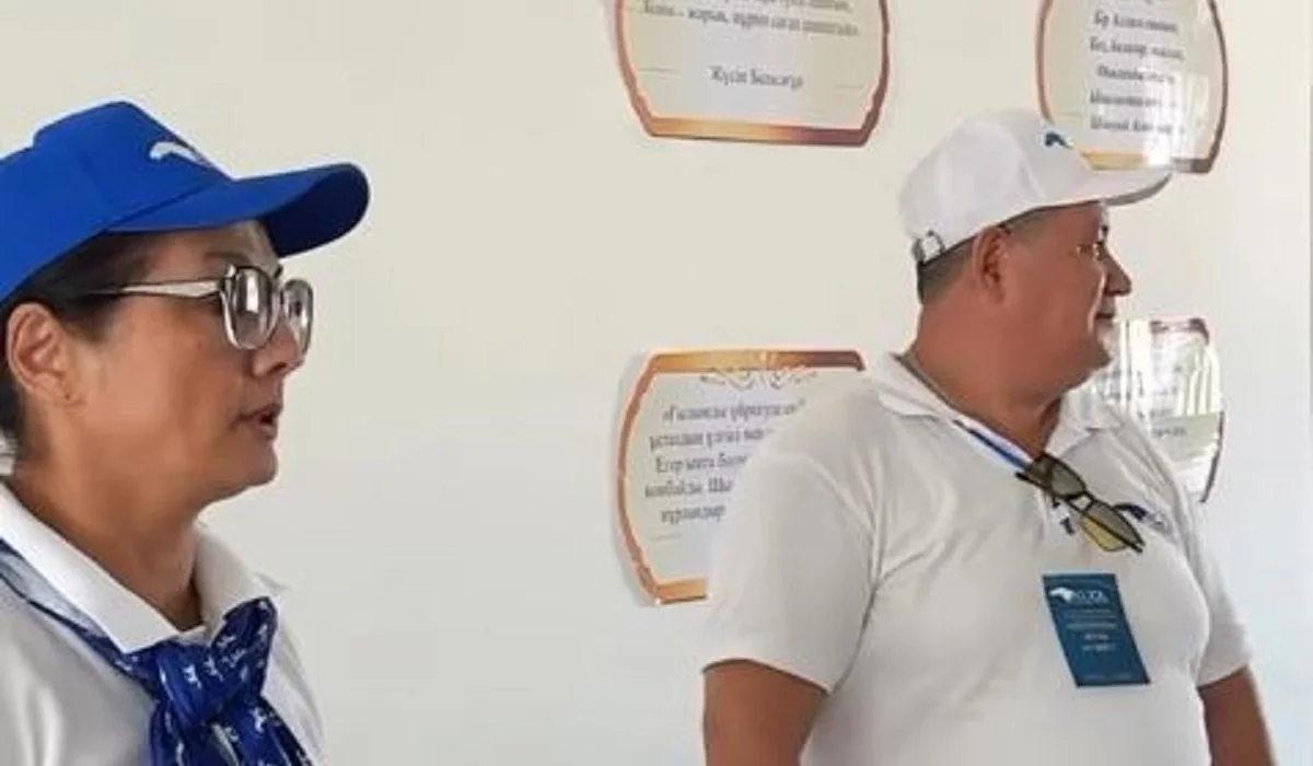 «Ақ жол» партиясы білім беру орталығының ұжымымен түйткілді мәселелерді талқылады