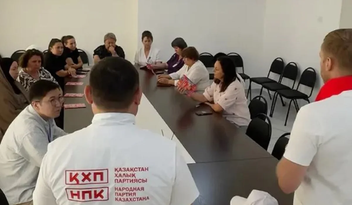 ҚХП өкілдері Тереңкөл ауданында дәрігерлермен кездесті