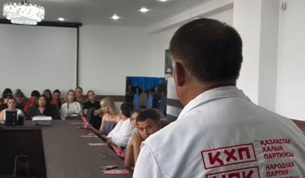 ҚХП өкілдері «Шахтинсктеплоэнерго» ұжымымен кездесті