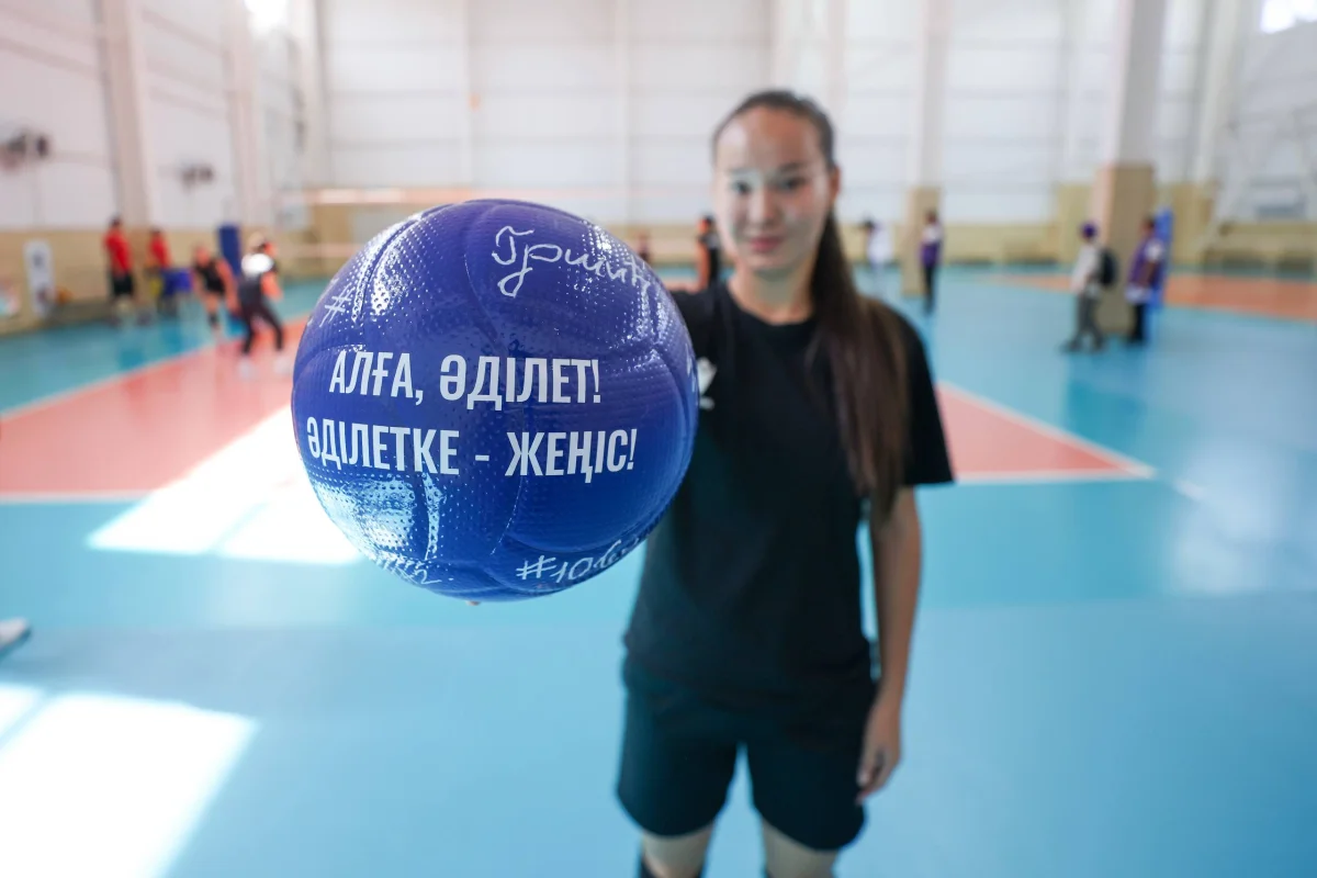 Қазақстанның он дүркін чемпиондары сайлауда «Әділет» партиясын қолдады