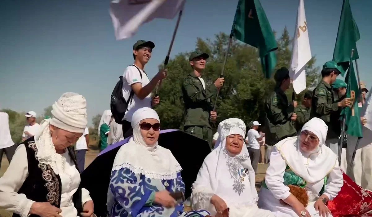 «Ауыл» партиясының өкілдері Шымкентте тұрғындармен және еңбек ұжымдарымен кездесті