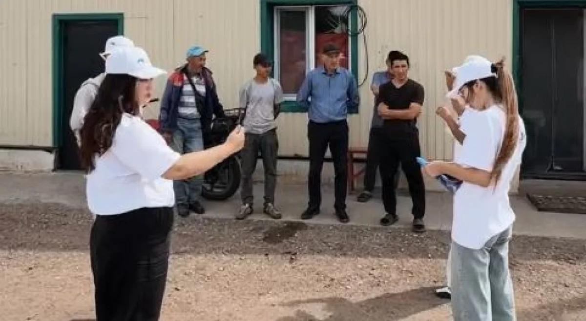 «Ақ жол» өкілдері БҚО-да сүт зауытының ұжымымен кездесті
