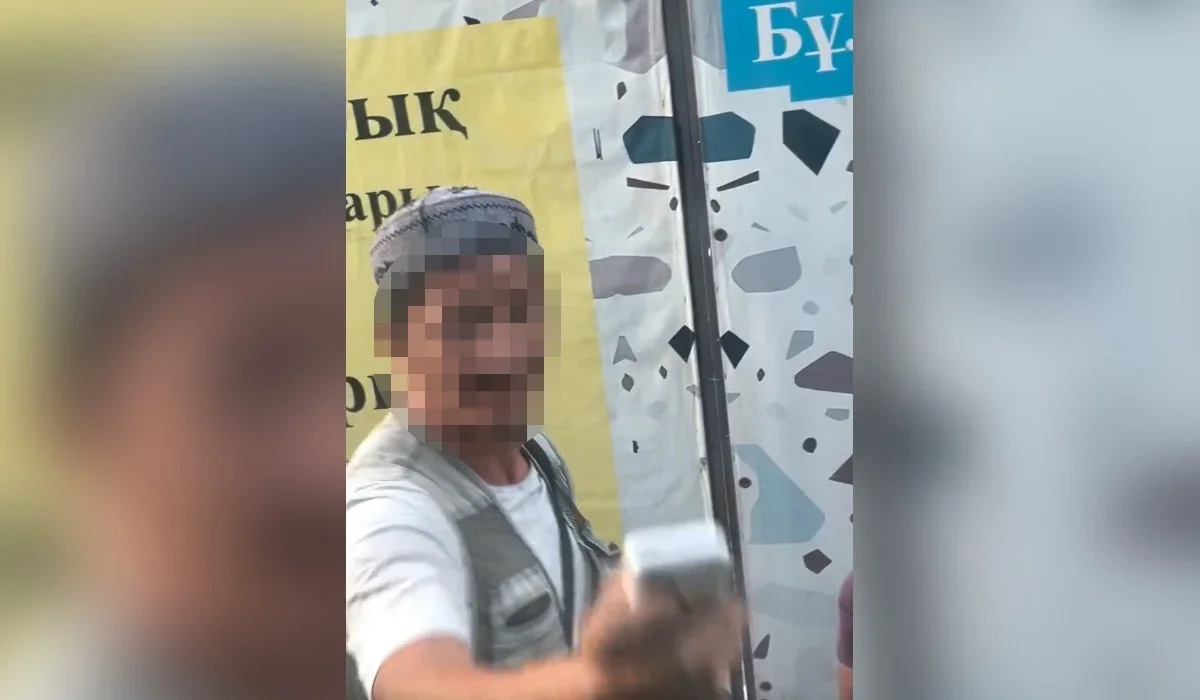 Орын сұраған қыз баланы қылқындырған: Алматыда орта жастан асқан ер адам 10 күнге қамалды (ВИДЕО)