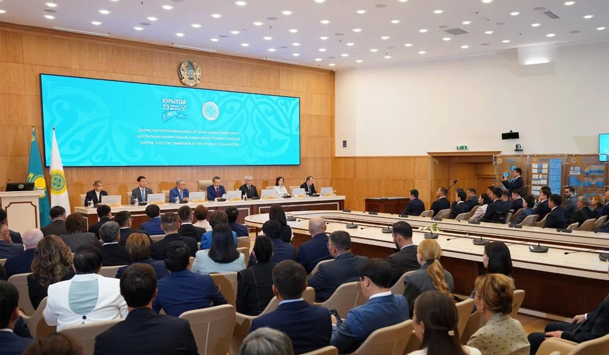 Орталық сайлау комиссиясы Құрылтай депутаттарын тіркеп, куәліктері мен төсбелгілерін табыстады