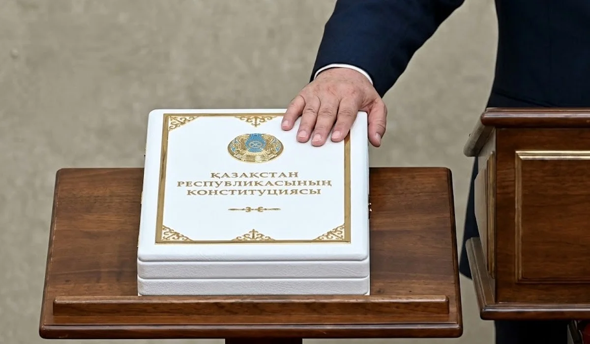 Құрылтай депутаттары ант беруге кірісті