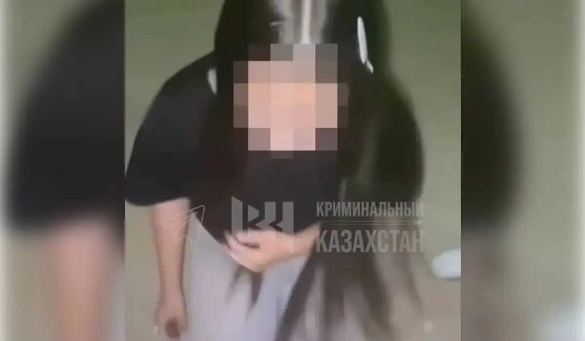 «Тізерлетіп қойып ұрған»: Маңғыстауда жасөспірім қыздар қатарласын аяусыз соққыға жыққан (ВИДЕО)