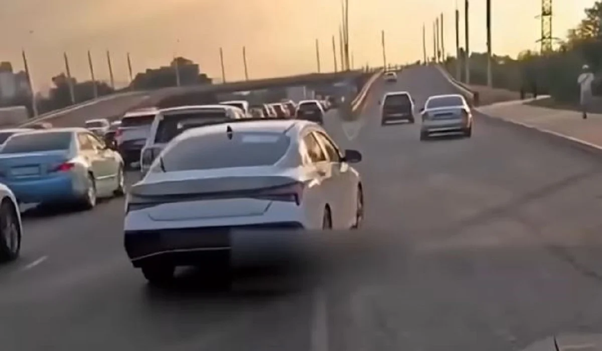 Алматыда жол ережесін әдейі бұзған жүргізуші бір айға қамауға алынды (ВИДЕО)