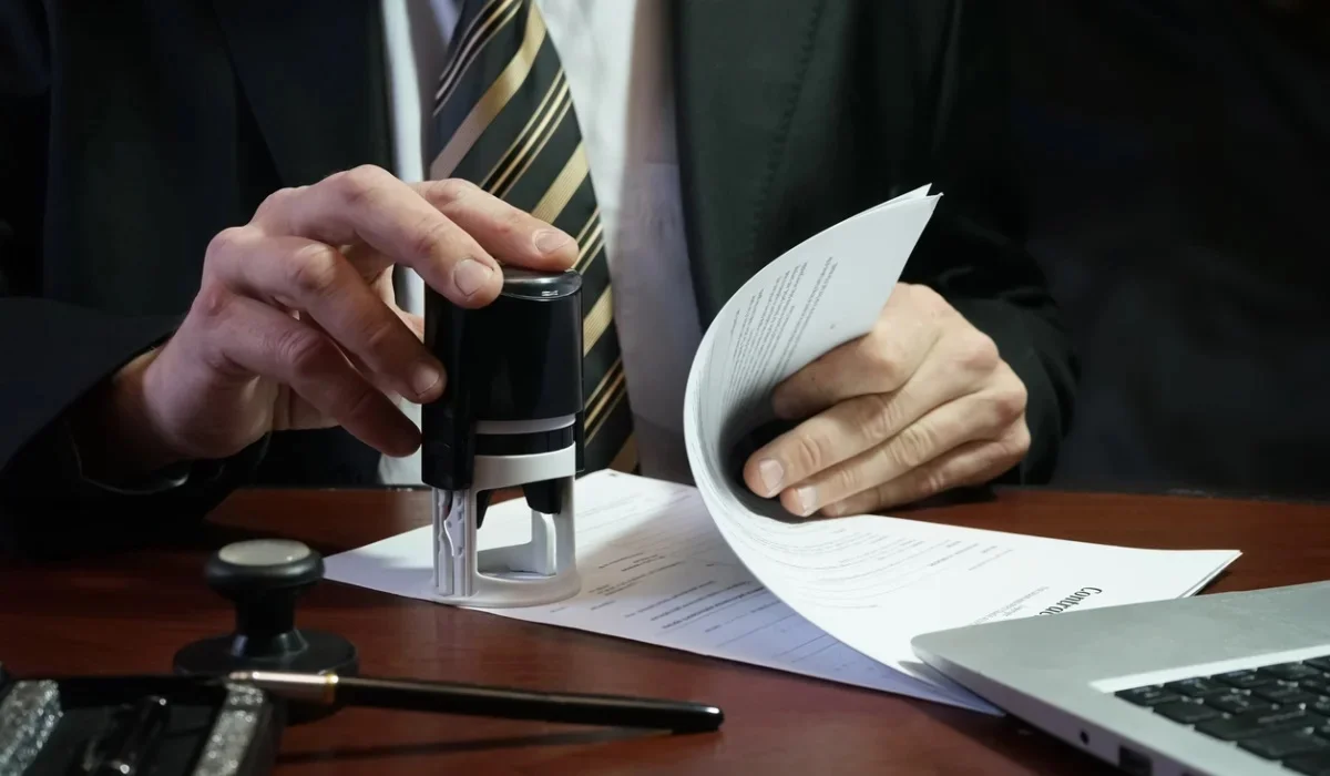 Көлік министрлігінің лауазымды қызметкері 40 млн теңге көлемінде пара алды деген күдікпен ұсталды
