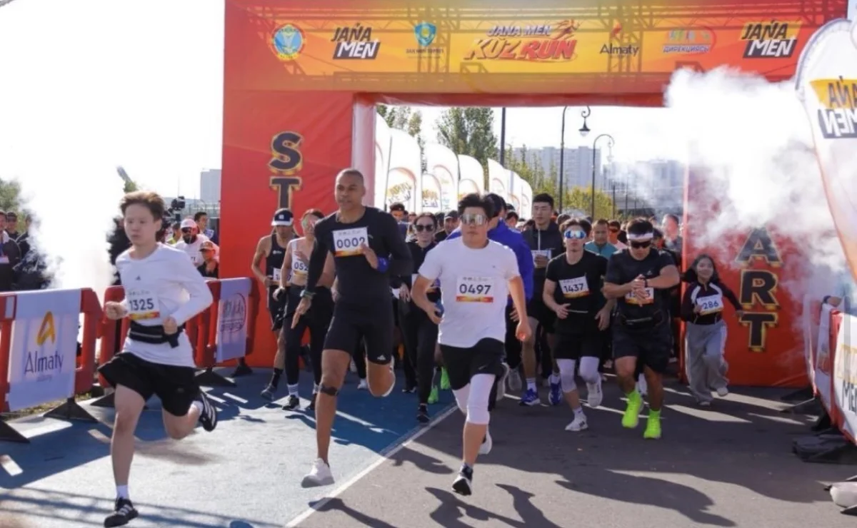 «JANA MEN KUZ RUN»: елордада Отбасы күніне орай екі мыңға жуық тұрғын бұқаралық жүгіруге қатысты