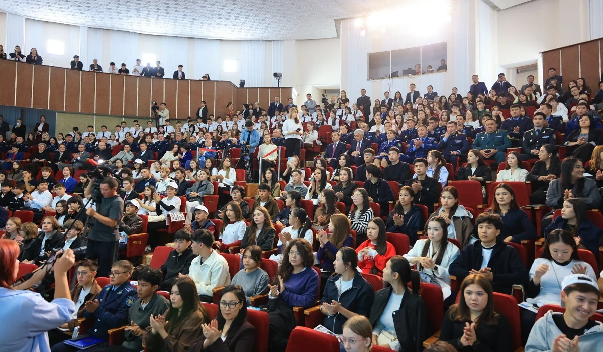 «Жастар – Заң мен тәртіптің тірегі»: Қарағандыда 15 мыңнан астам студент қатысқан форум өтті