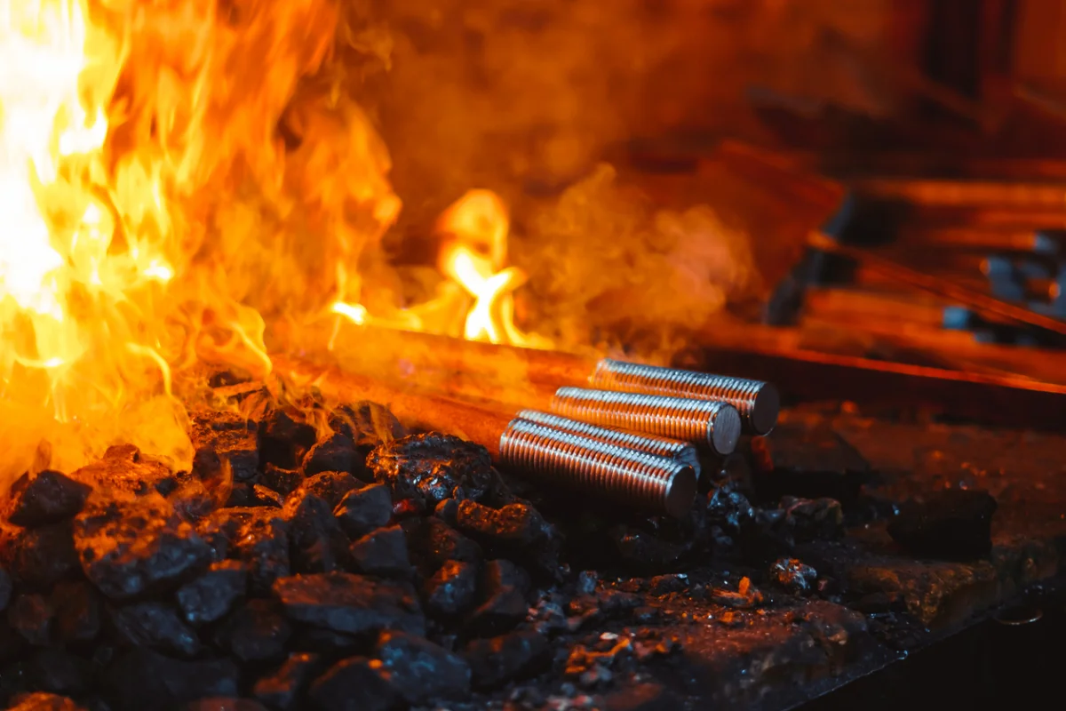 Семейде ағаш қоймасынан өрт шықты: 53 өрт сөндіруші тілсіз жаумен күресіп жатыр