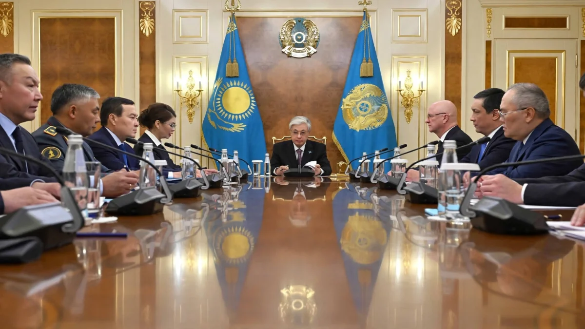 Тоқаев тағы да шұғыл жиын өткізді: Қорғаныс министрлігіндегі тексерістің бірінші кезеңінде 13 қылмыстық іс қозғалған