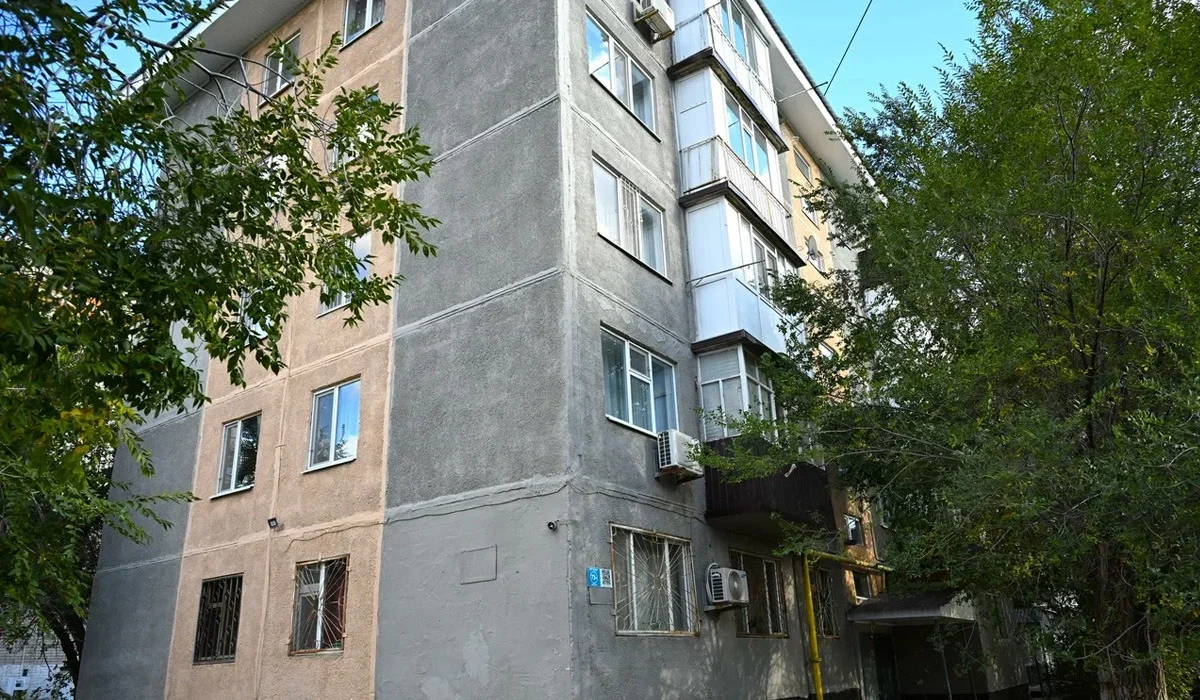Жылу құбыры мен шатыры ауысты: Ақтөбеде көпқабатты үйлерді жөндеуге 1,7 млрд теңге жұмсалды