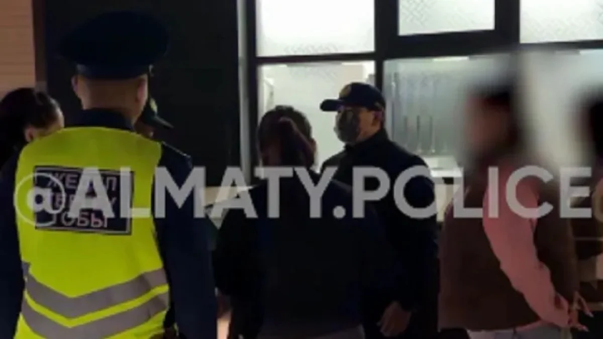 Алматыда тапанша мен оқ-дәрі ұстаған әйел қолға түсті (ВИДЕО)