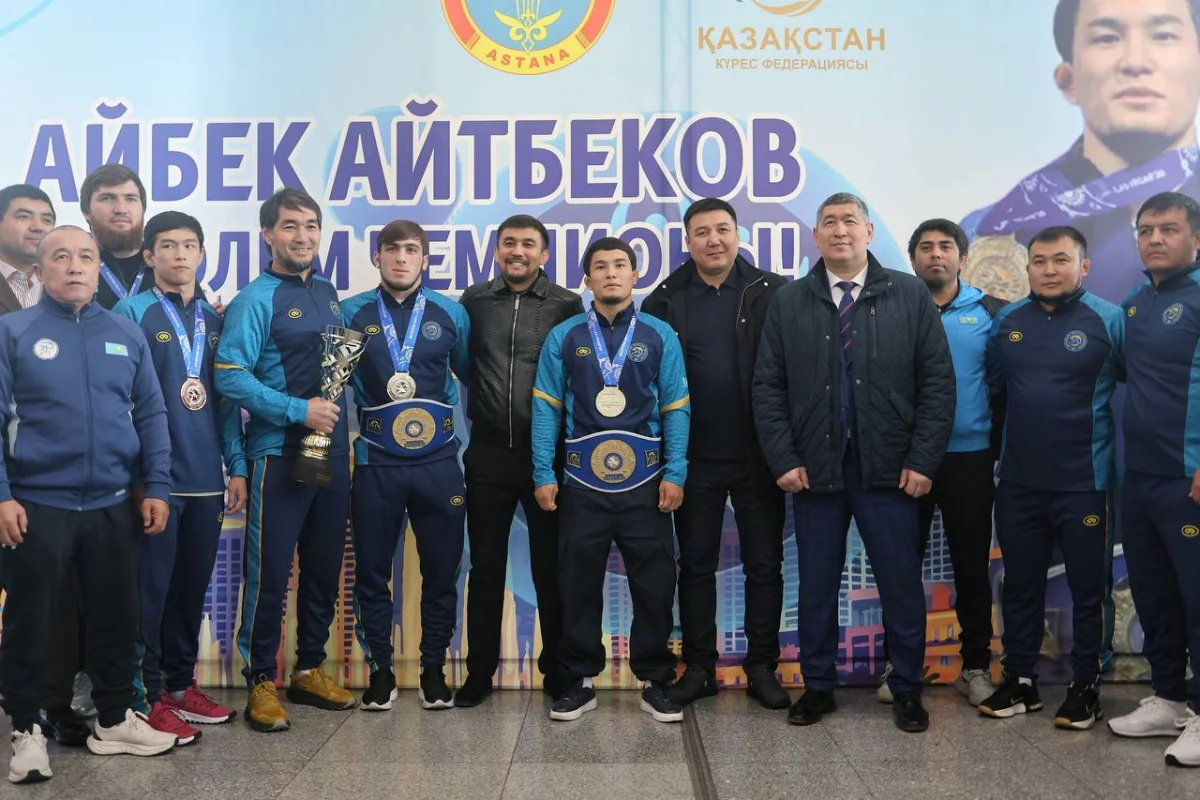 Грек-рим күресінен әлем чемпионы Айбек Айтбеков пен Юсуф Ашрапов елге оралды