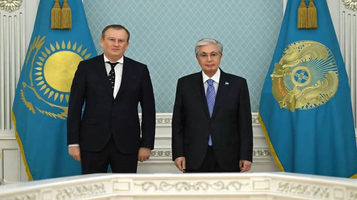 Тоқаев Ақордада Ленинград облысының губернаторын қабылдады