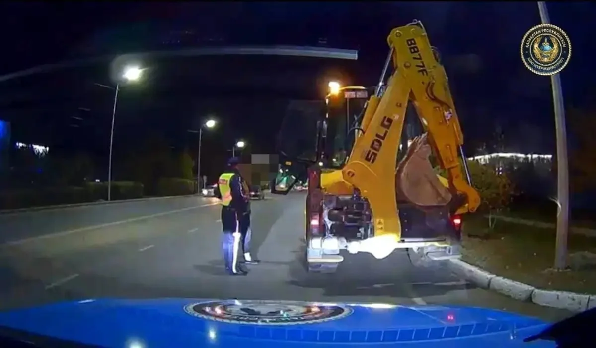 Ақсуда тракторшы есірткіге «тойып» алып, жолға шыққан: полицияның оны қуған сәтінен видео тарады (ВИДЕО)