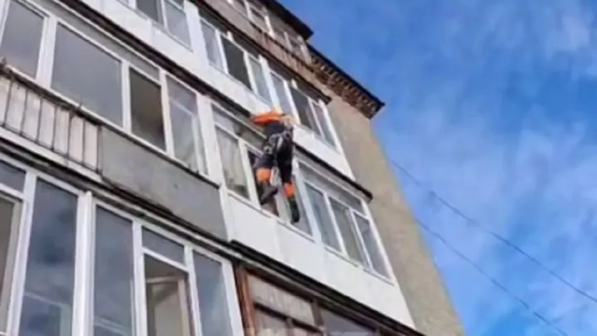 Көкшетауда 93 жастағы ер адам мен 89 жастағы әйел құтқарылды (ВИДЕО)