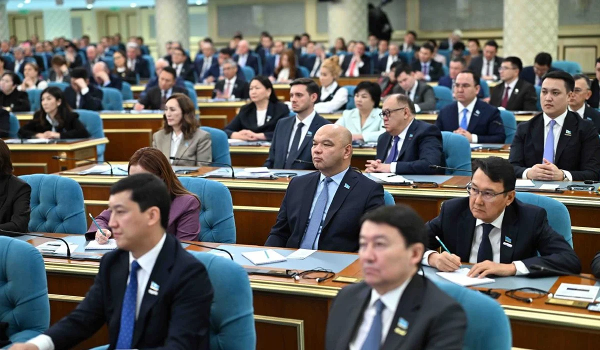 «Мектеп тек технологияны үйрететін орта емес»: депутат президенттің Жолдаудағы бастамасын тарқатып берді (ВИДЕО)
