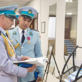 Өртенген үйден бірнеше адамды құтқарған полицейлер марапатталды