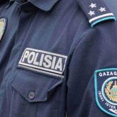 Алматыда 20 жастағы жігіт полиция қызметкеріне қол көтерді