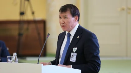«Рас, әлі бәрі мінсіз емес». Шпекбаев шенеуніктердің дөрекілігі, дастархан жаю, сыйлық алу жайлы