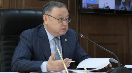 «Бұл не деген масқара»: Оразалин телефон тұтқасын көтермейтін аудан әкіміне ренжіді