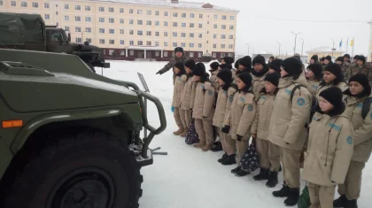 Сарбаздардың әскерге аттанған сәтін оқушыларға үлгі етті