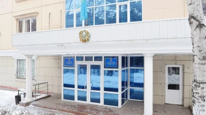 Мектеп директоры «ауызбастырғы» беремін деп алаяқ атанған  ба?!