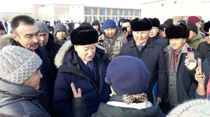 «Мен гарантия беремін». Даниал Ахметов Зайсандағы наразы тұрғындарды сабырға шақырды