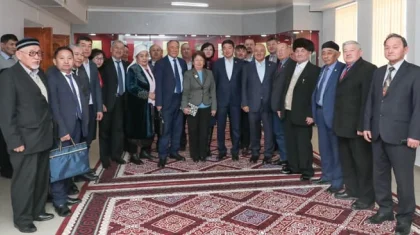 Бауыржан Байбек түркістандық зиялы қауым өкілдерімен кездесті