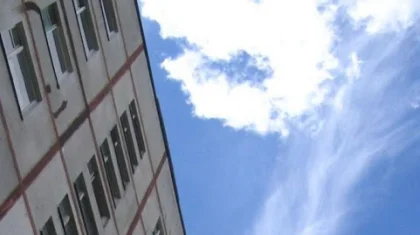 Түркістанда бесінші қабаттан секірмек болған әйел құтқарылды