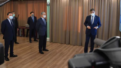 Президент Үкімет мүшелеріне 2 метр қашықтан тұрып тапсырма берді