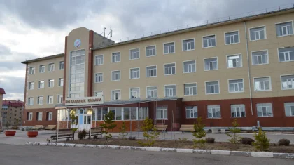 Қарағандылық азамат карантиндегі әйеліне терезе арқылы жасырын кірмек болған