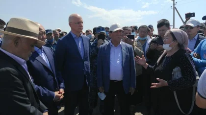 Роман Скляр су басқан Мақтаарал ауданы тұрғындарымен кездесті