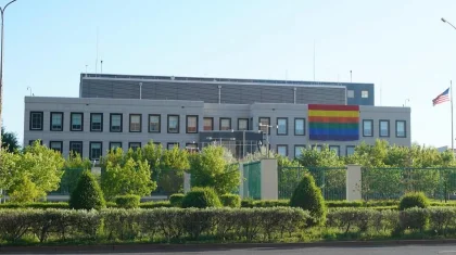 АҚШ елшілігі қазақстандықтарды ЛГБТ қауымдастығын құрметтеуге шақырды