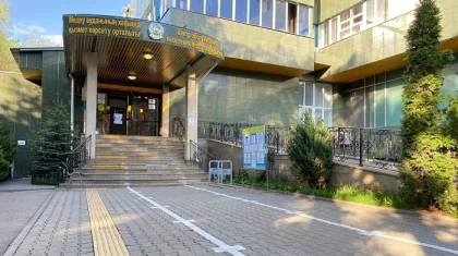 Алматыда ХҚКО-ға келген адамдар 5 млн теңгенің аппаратына тексеріледі
