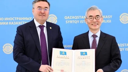 Корея Республикасының елшісі Құрмет грамотасымен марапатталды