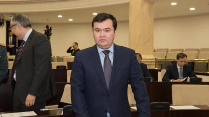 Жеңіс Қасымбек коронавирустың өршуіне жол берген екі әкімге сөгіс берді